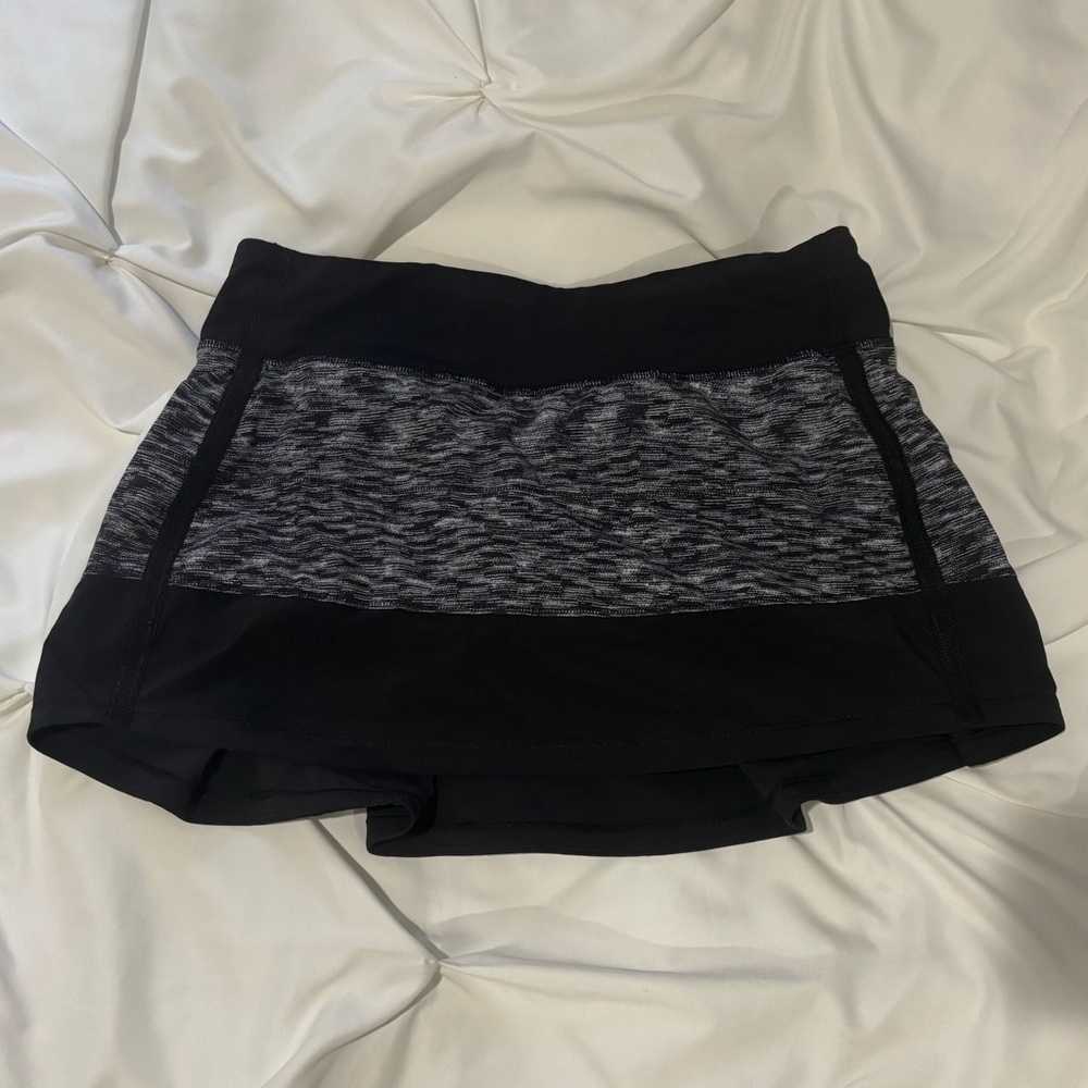 Lululemon Black and Gray Tennis Skirt. Size 6, regular.